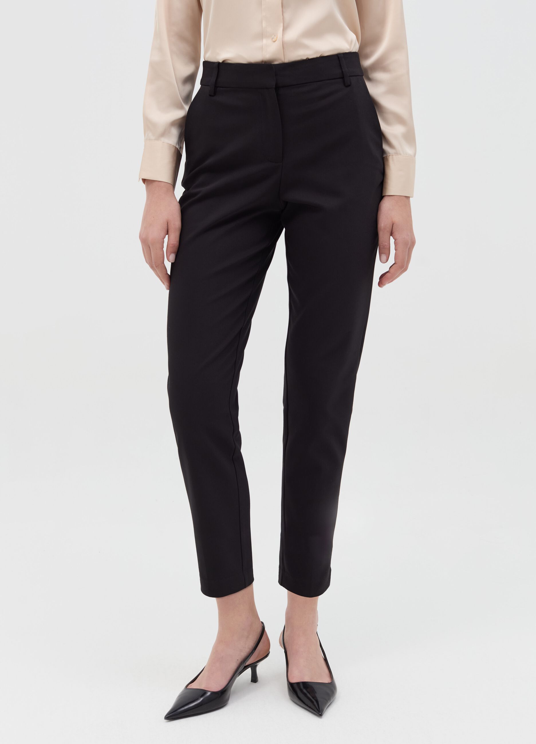 Chino trousers with pockets