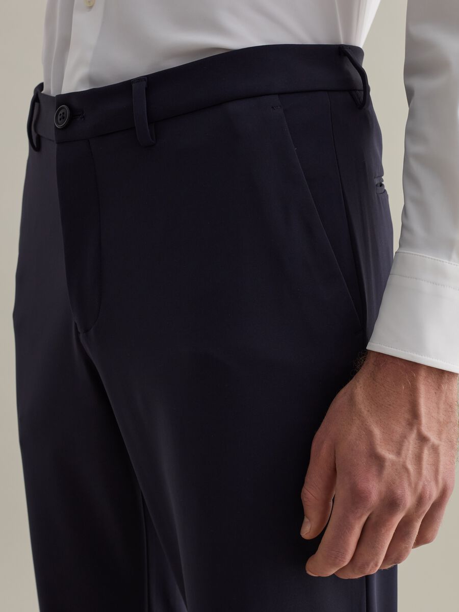 Tech chino trousers in technical fabric_3