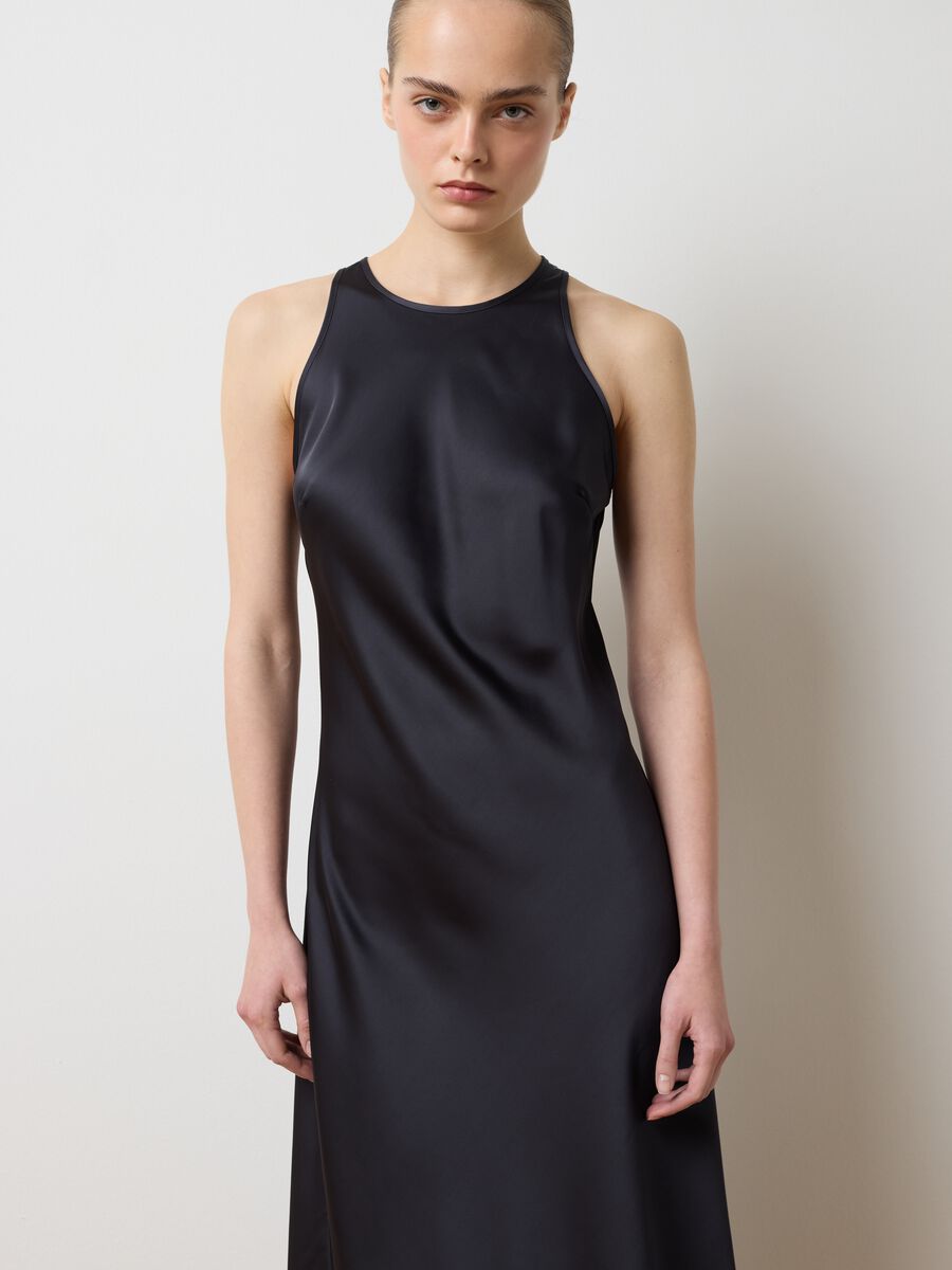 Long black satin dress regular fit_3