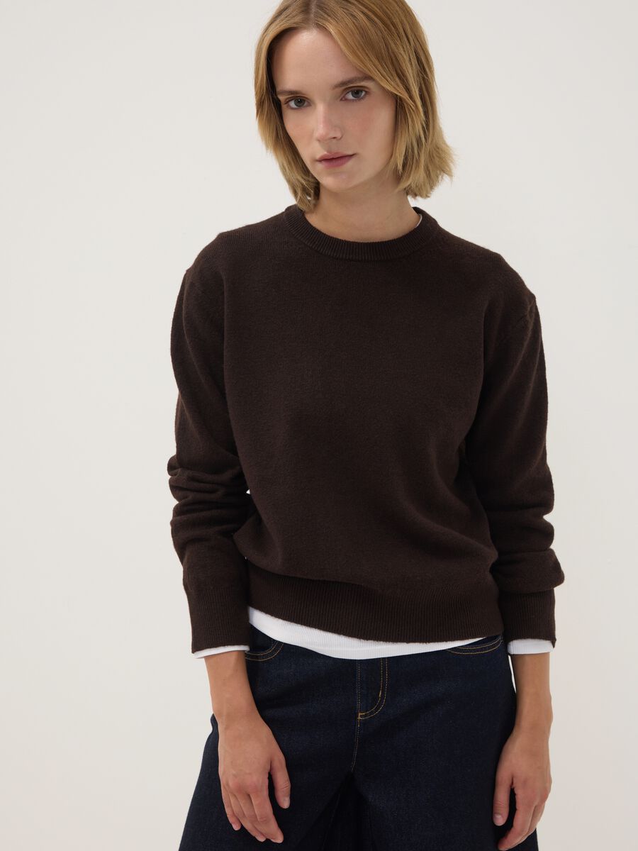 Maglia marrone in lana elasticizzata a girocollo_1