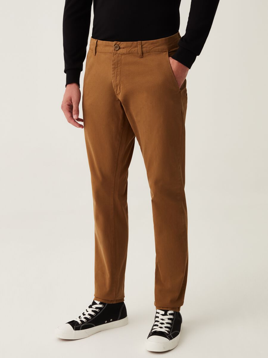 Pantaloni chino in cotone stretch_1