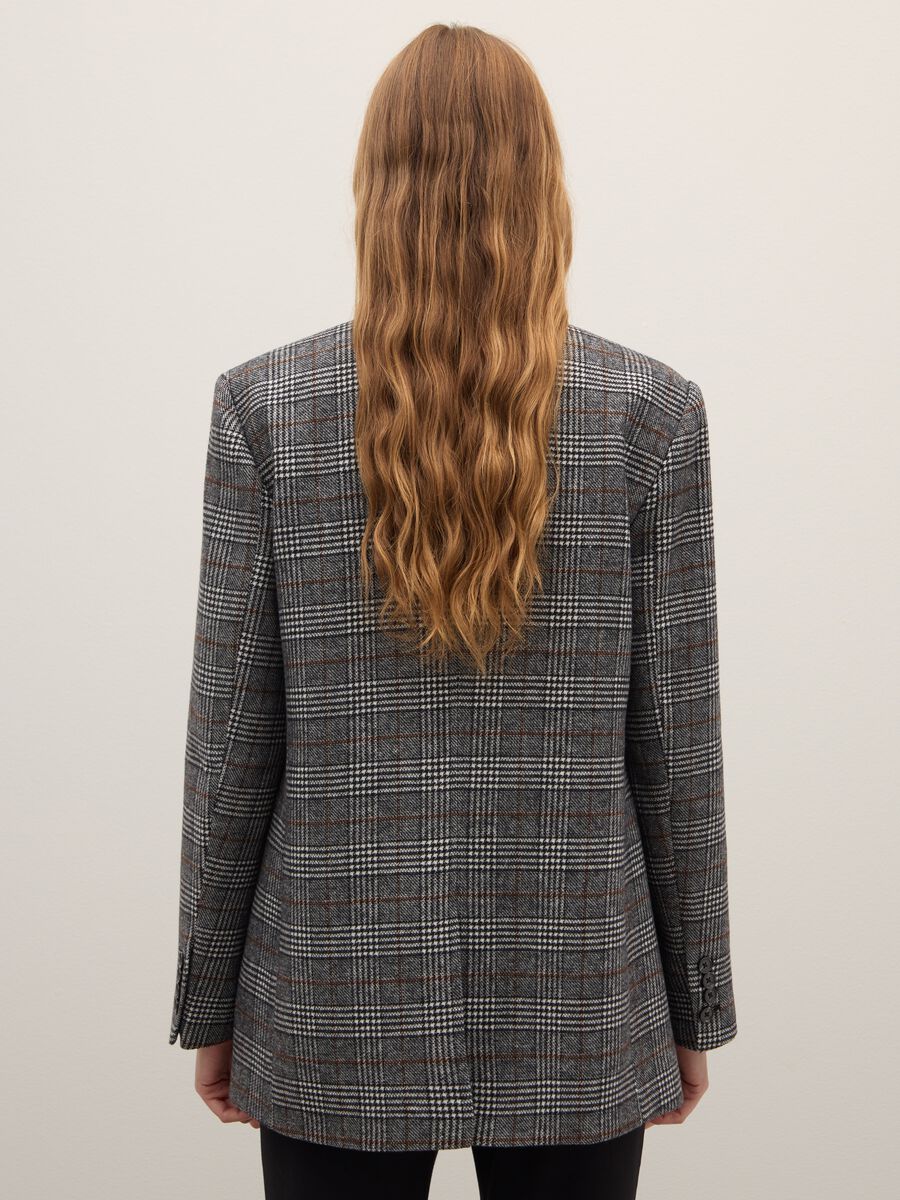 Grey checked blazer with oversized fit_2