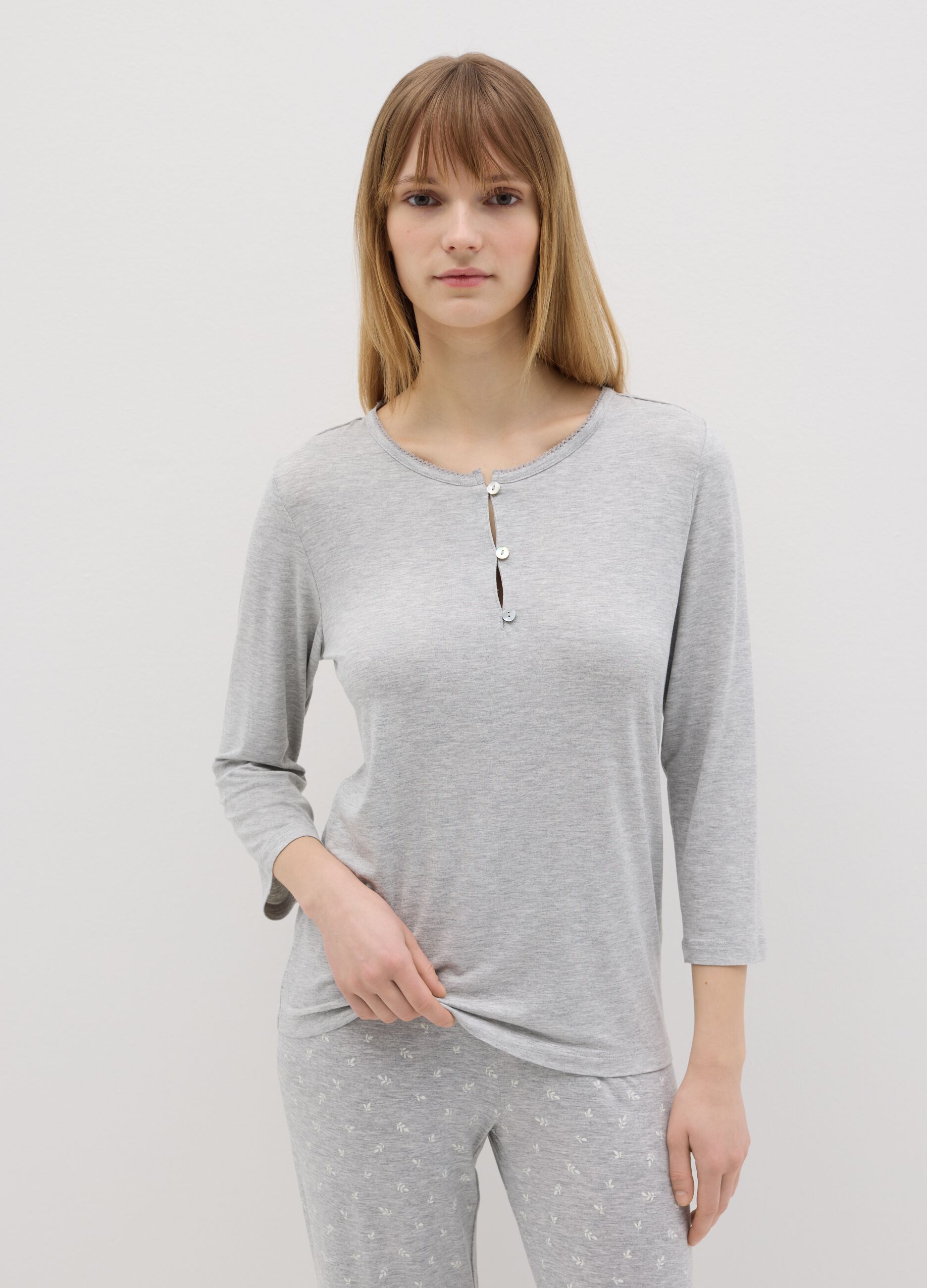 Mélange pyjamas with small leaves print