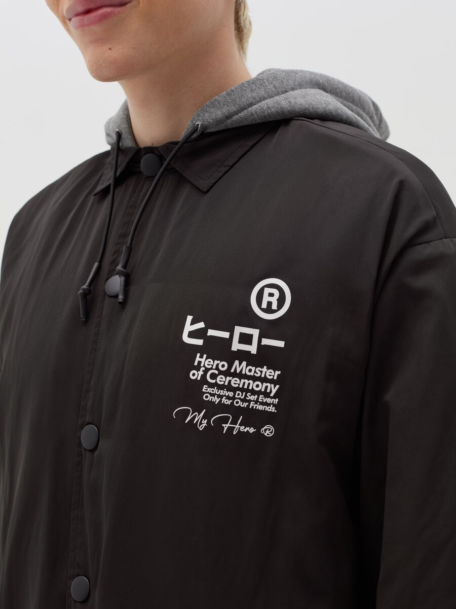 Short jacket with hood and print_2