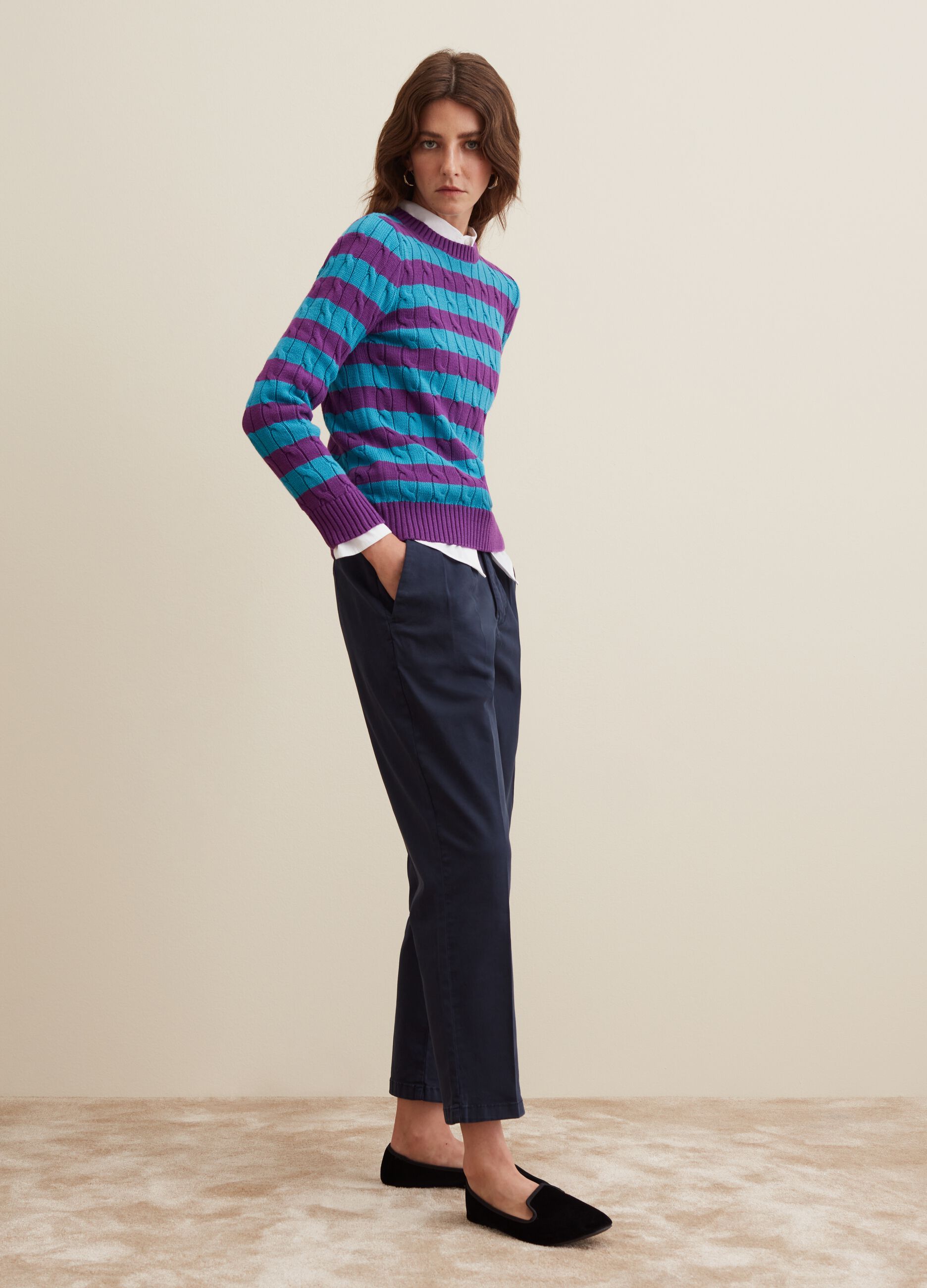 Pullover a righe con lavorazione a trecce_3