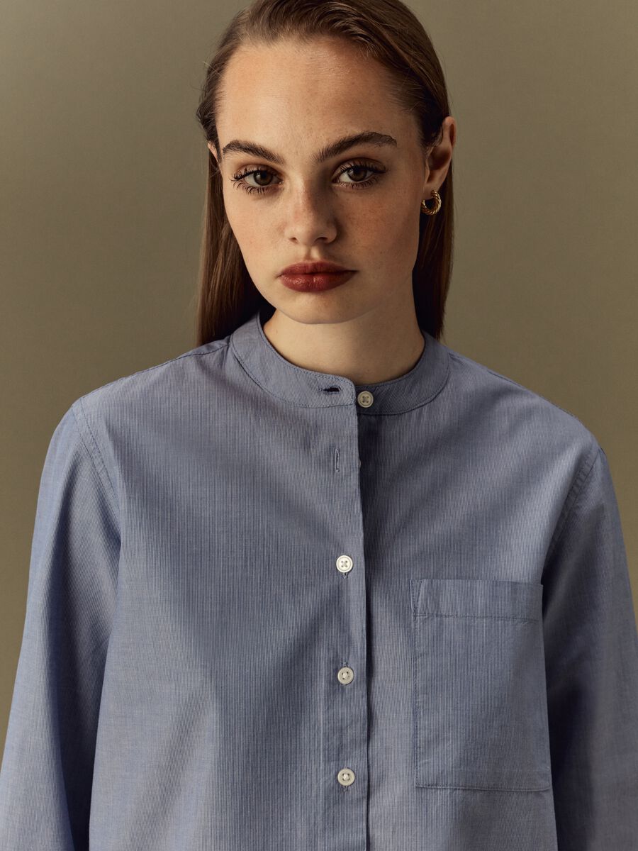 Camicia in cotone a righe sottili_1