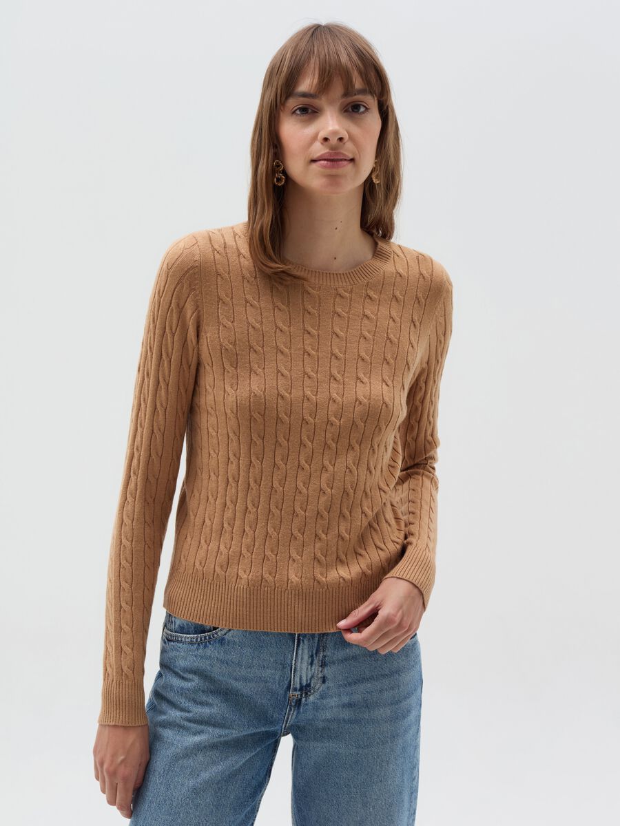 Ribbed pullover with cable-knit design_0