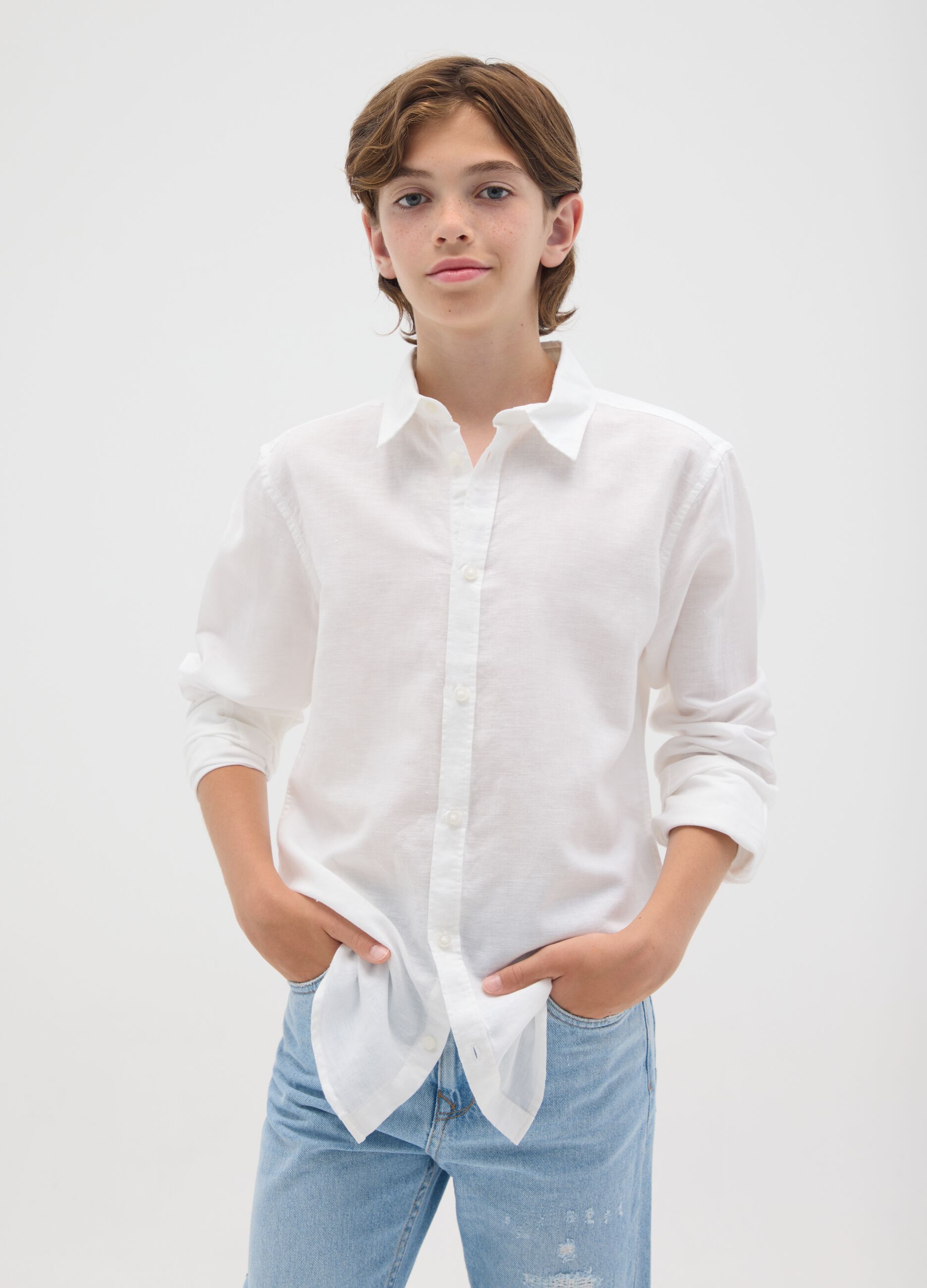 White blouse in linen and cotton