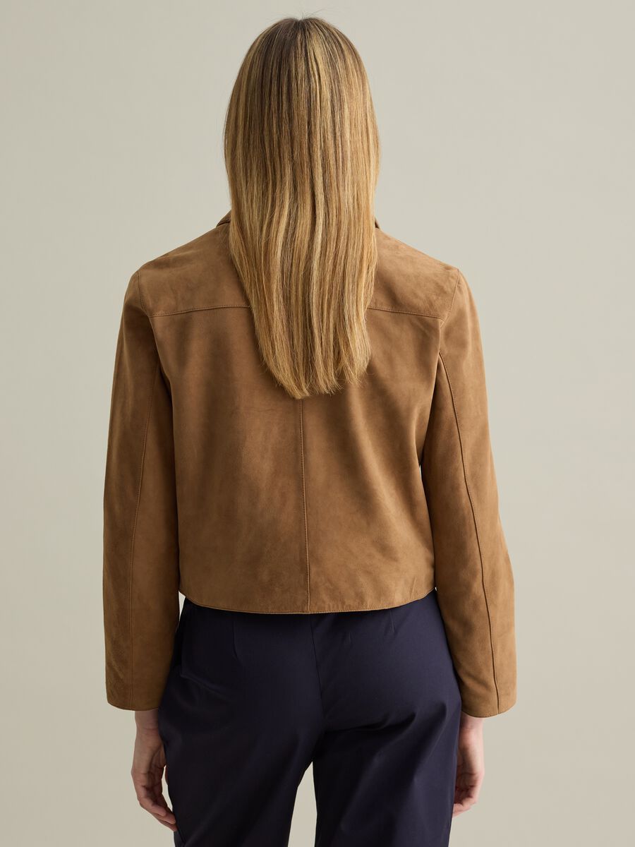 Woman's short brown jacket in real leather with regular fit and button fastening_2