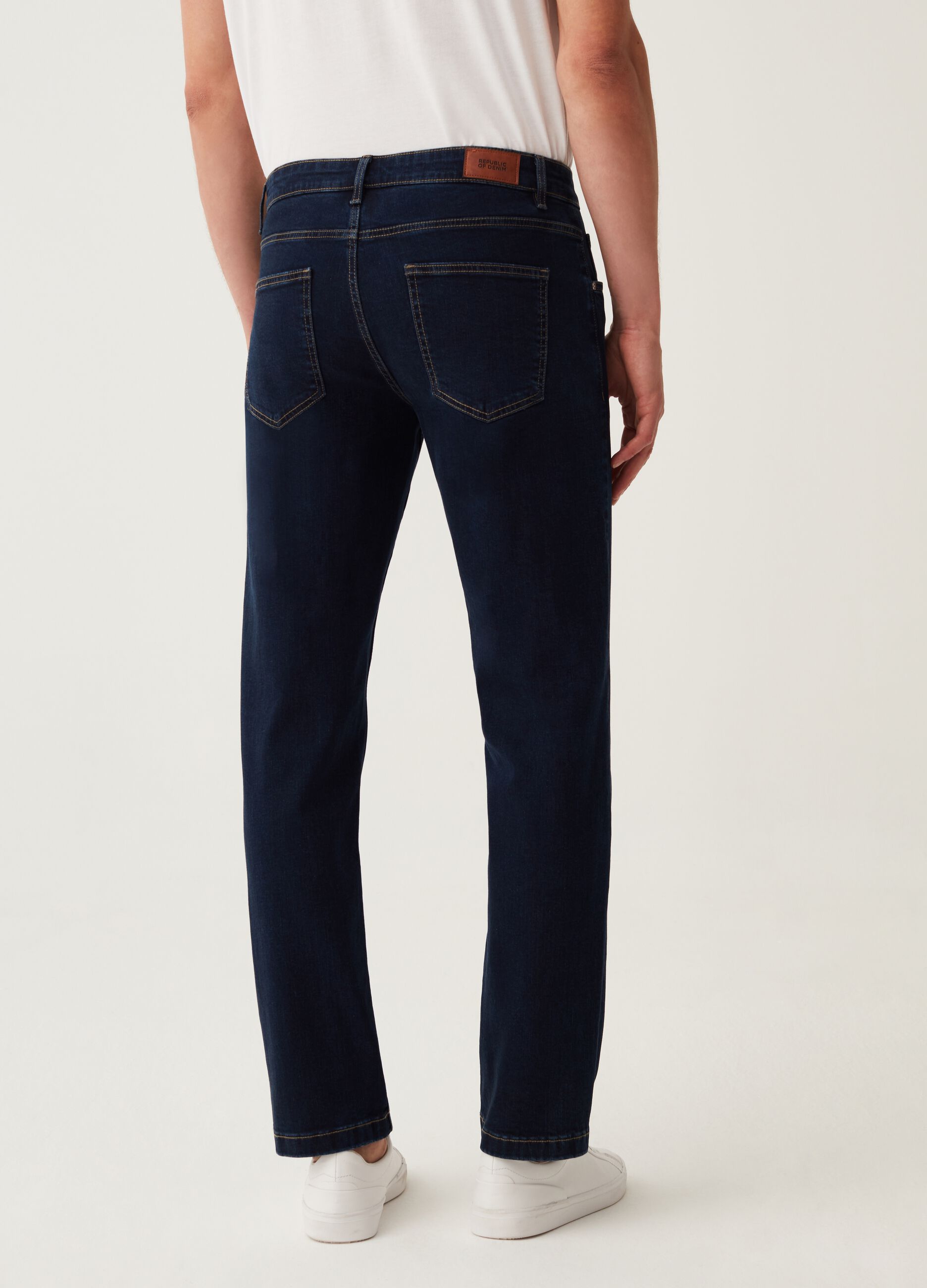 Jeans regular fit con trama cross hatch_2