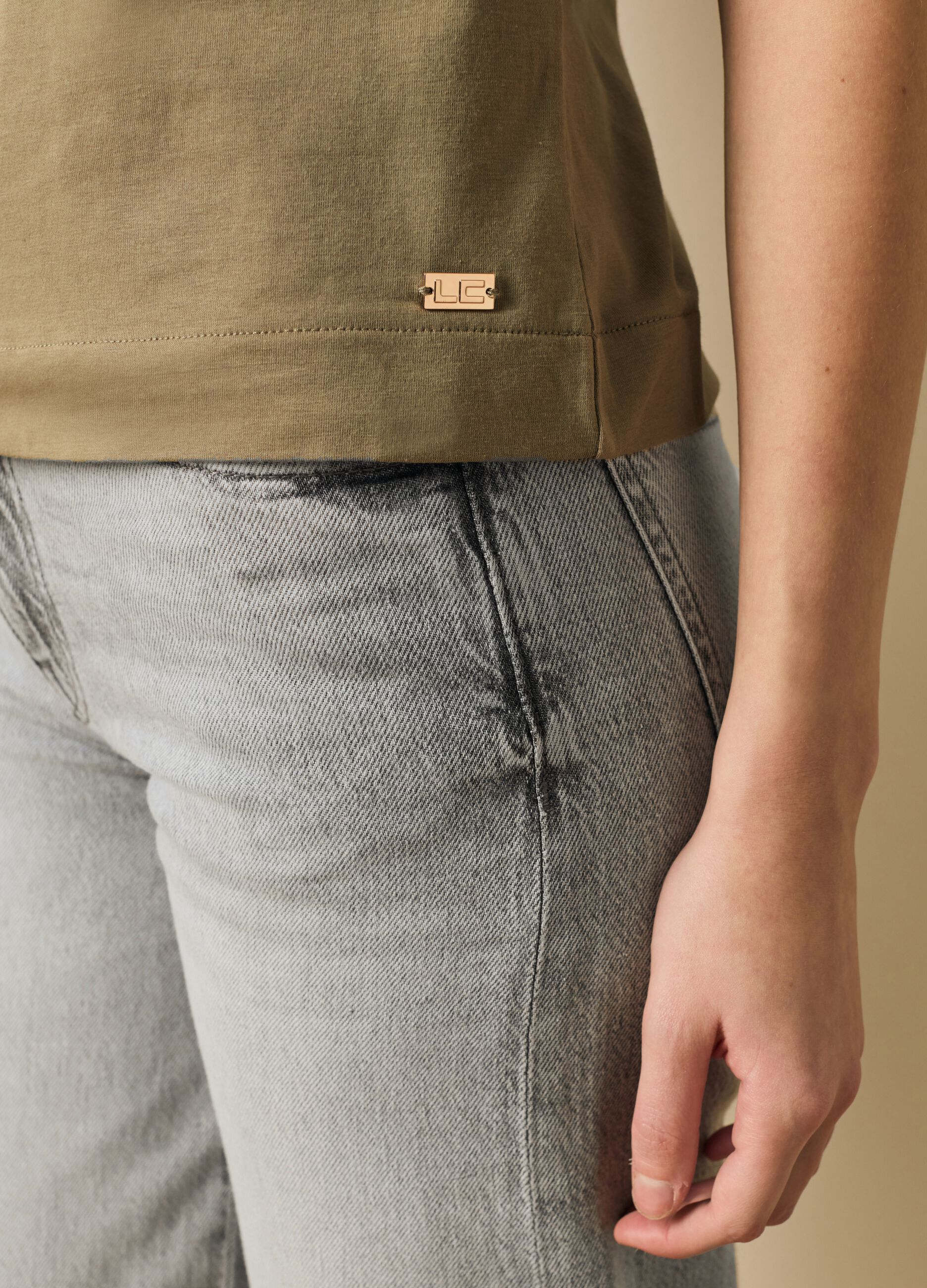 T-shirt in cotone e modal stretch