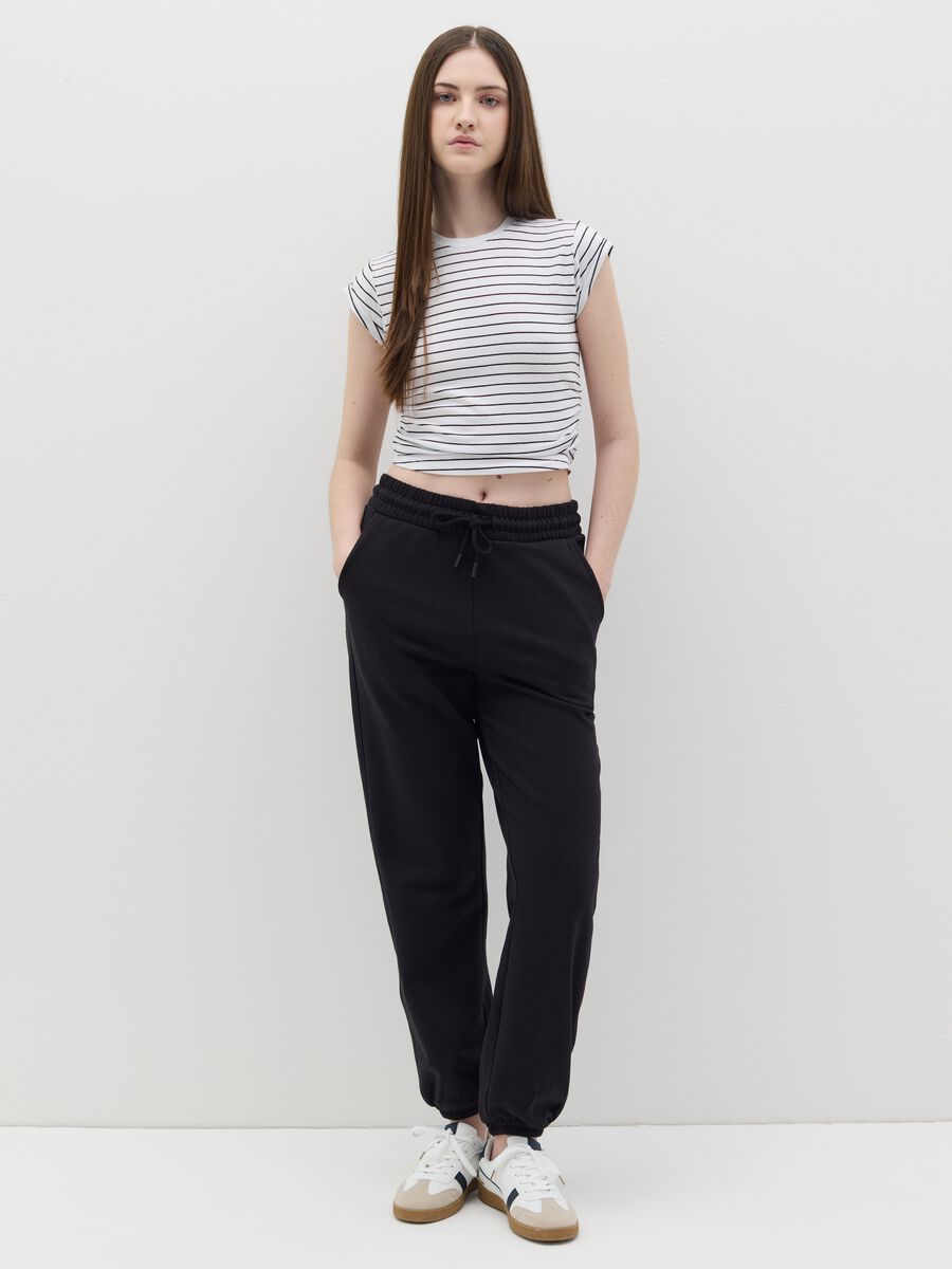 Slim-fit T-shirt with striped gathering on the side_1