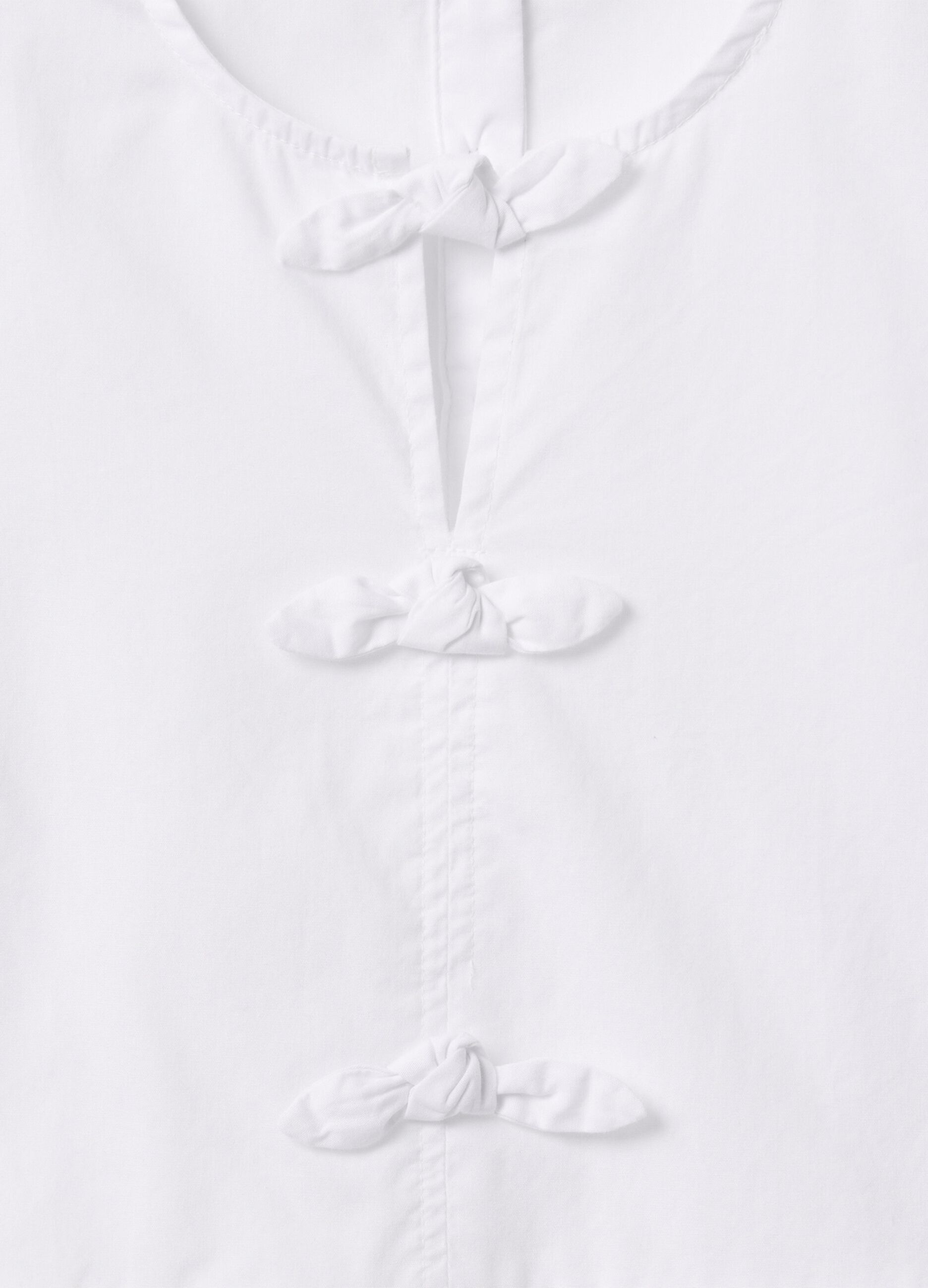 White shirt in cotton with bows