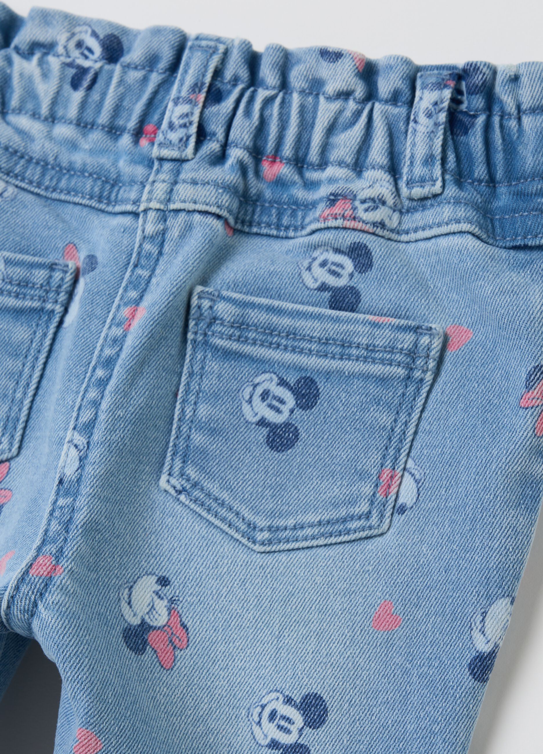 Jeans con stampa Minnie e Topolino all-over
