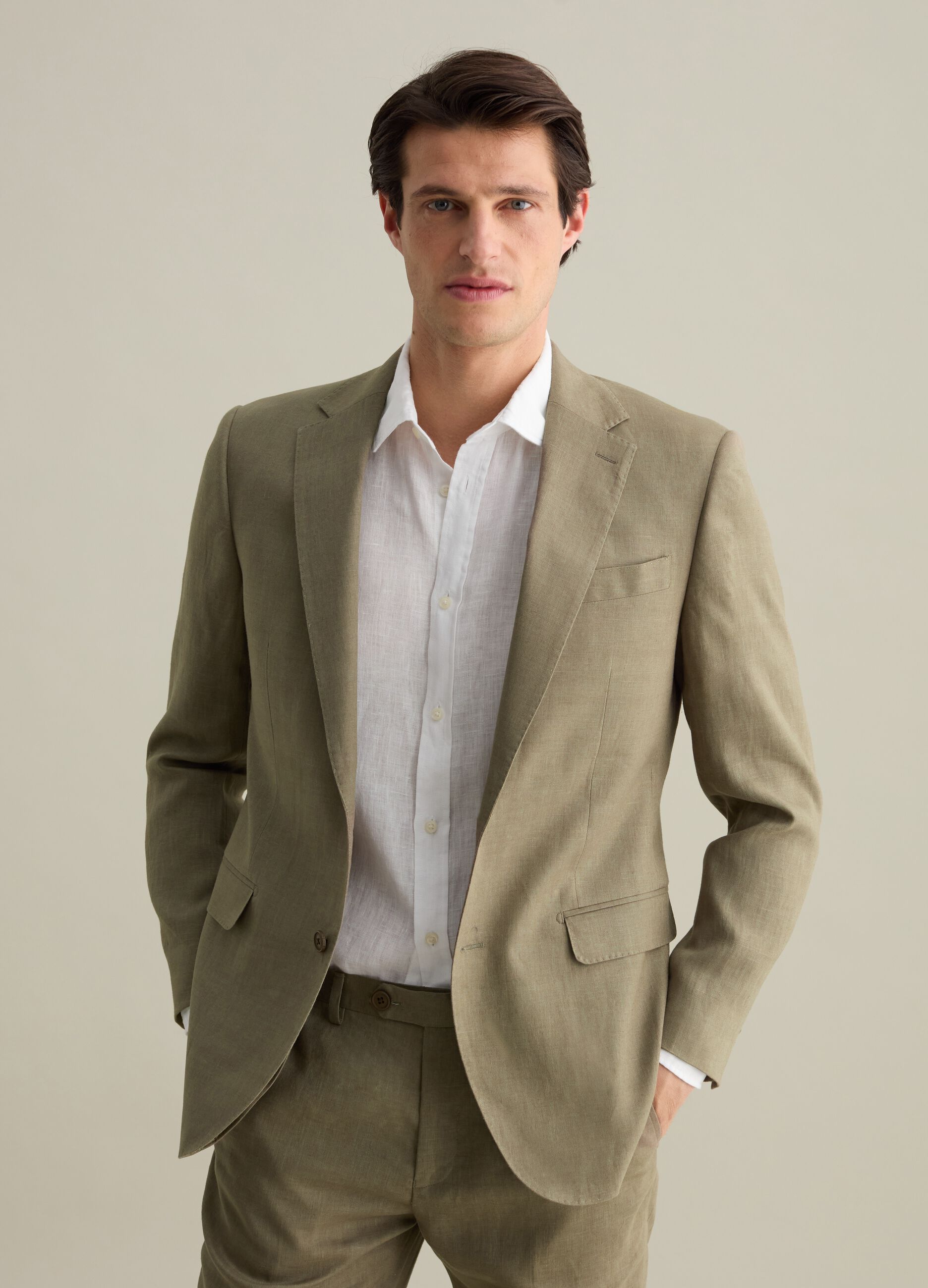 Contemporary regular-fit single-breasted blazer in linen