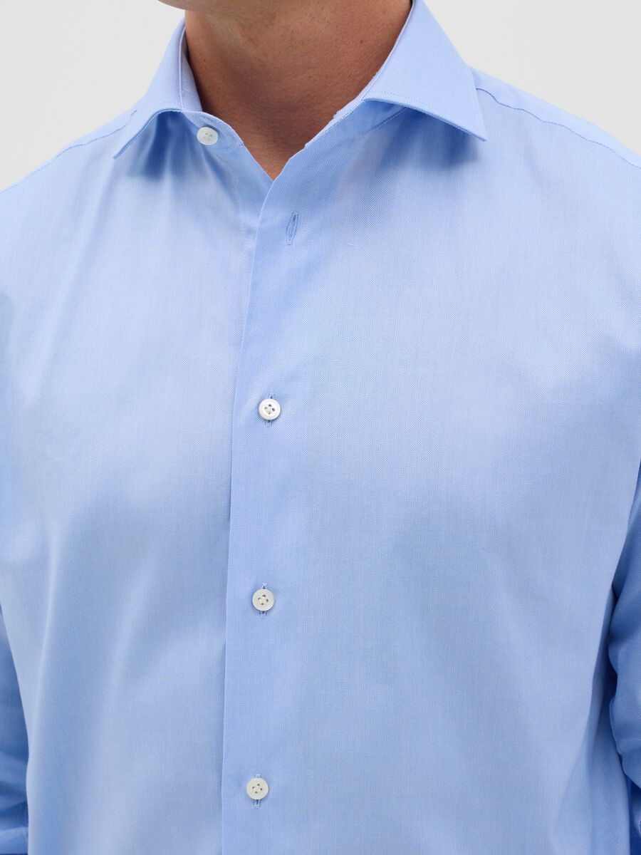 Men’s light blue regular-fit shirt in 100% cotton with cutaway collar_2