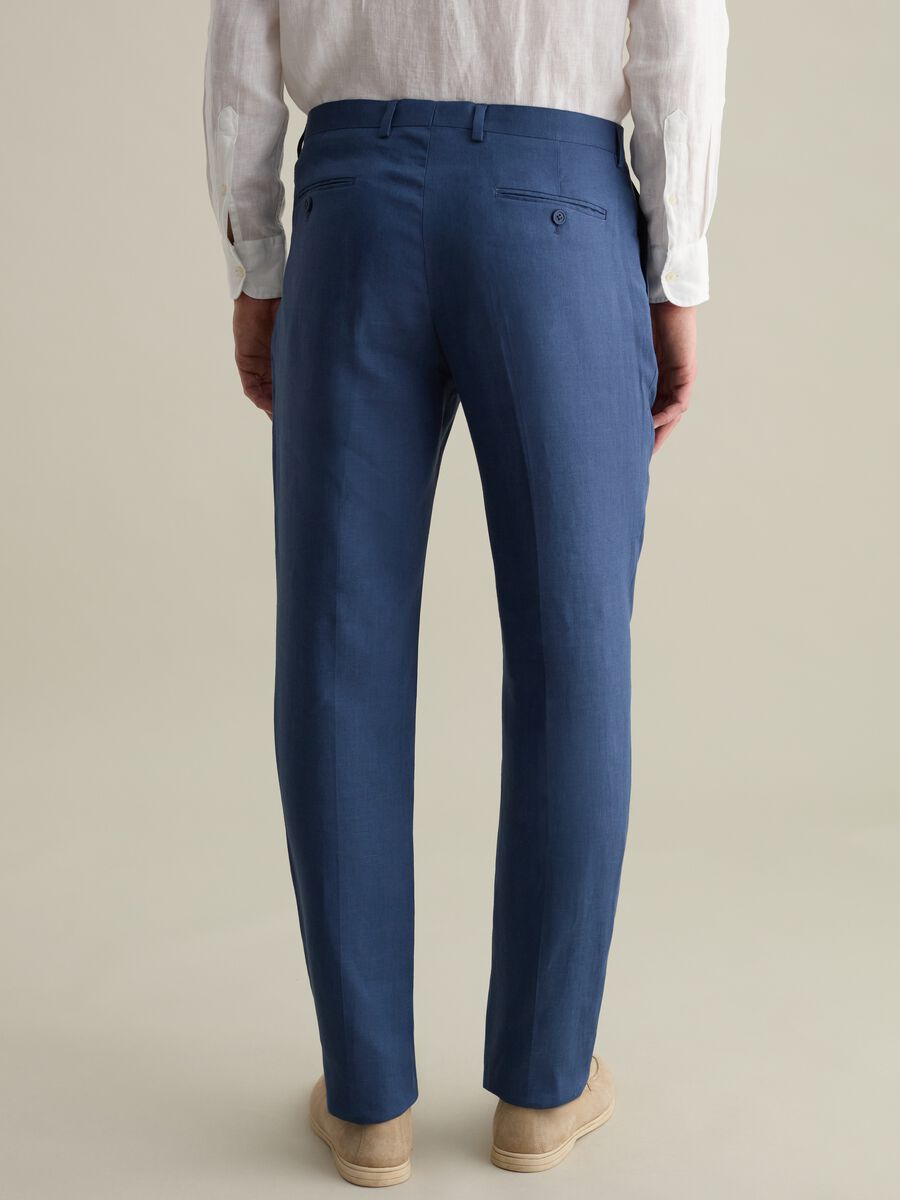 Contemporary regular-fit trousers in linen_2