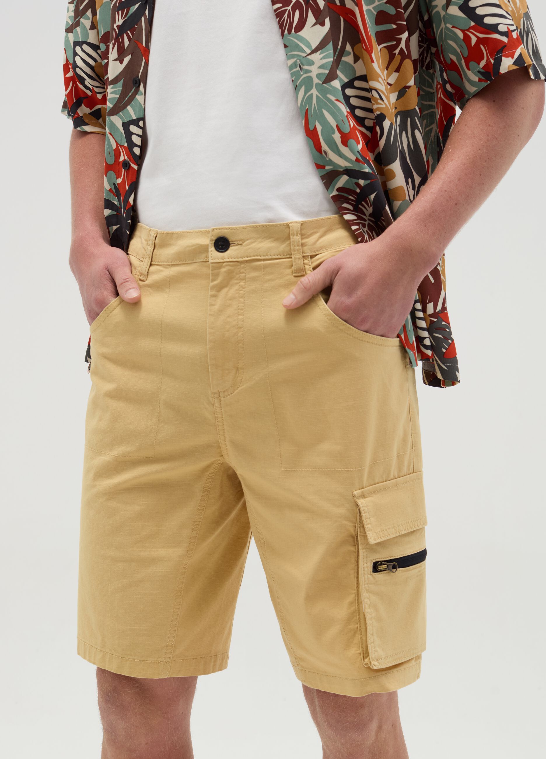 Cargo Bermuda shorts with ripstop weave