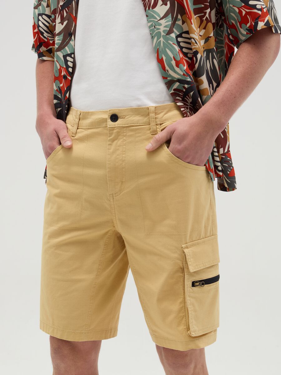 Cargo Bermuda shorts with ripstop weave_1