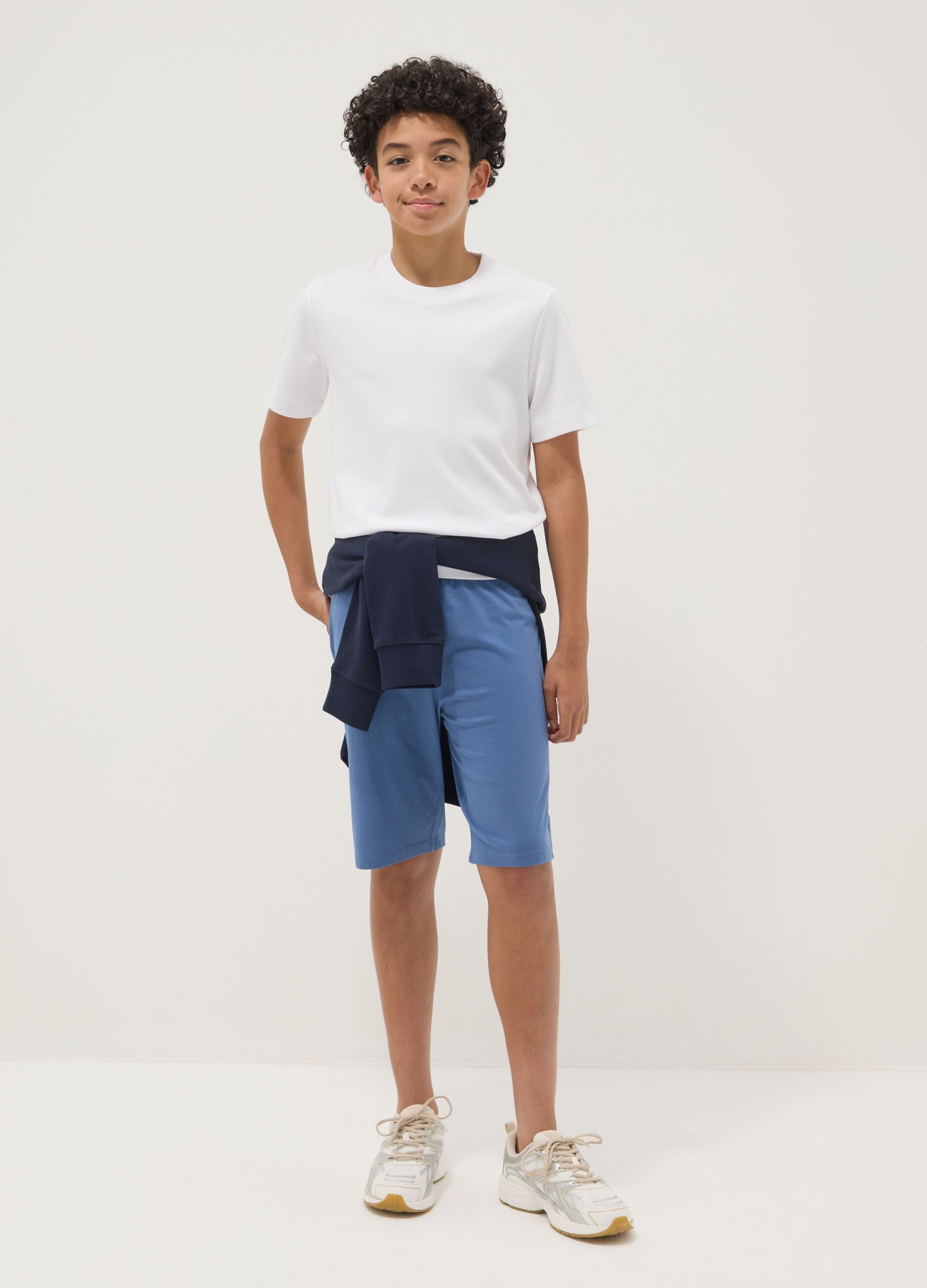 Boys&rsquo; light blue regular-fit shorts in pure organic cotton