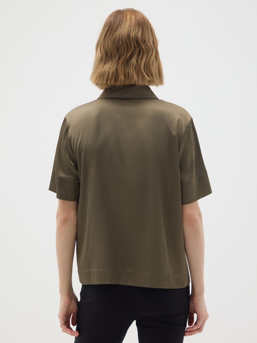 Camicia in satin marrone regular fit_2
