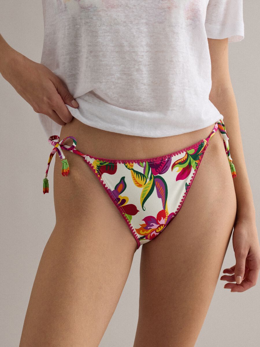 Slip bikini multicolor in tessuto elasticizzato con laccetti_3