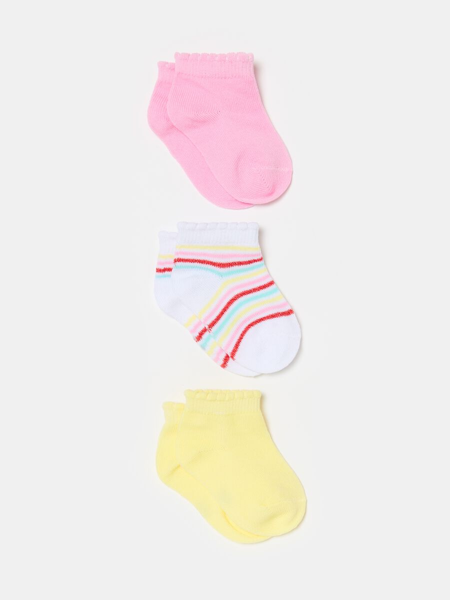 Three-pack solid colour and striped short socks_0