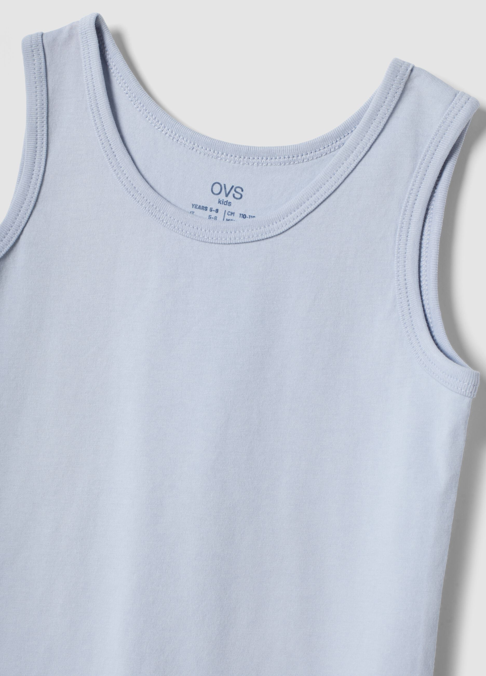 2-pack of blue and white organic cotton vests with print