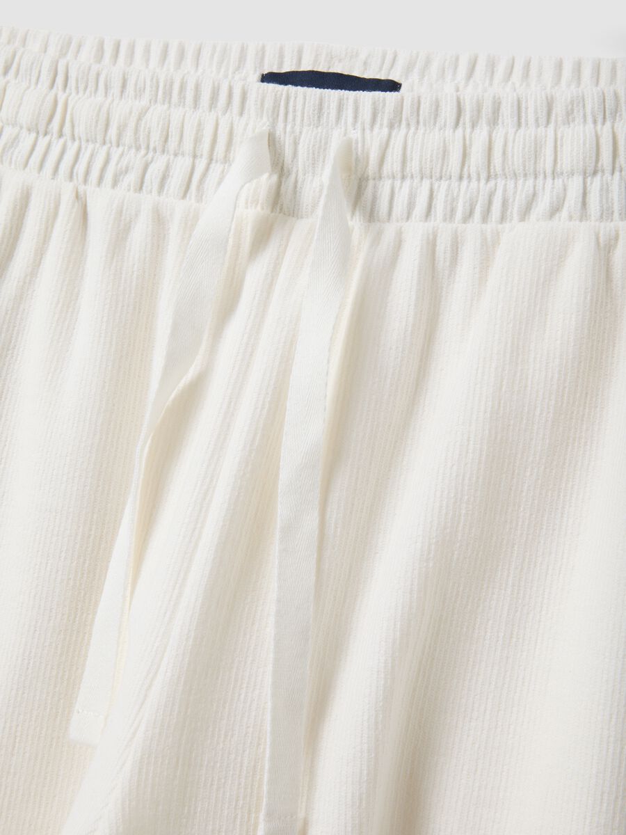 Shorts jogger bianchi in misto cotone con coulisse relaxed fit_5