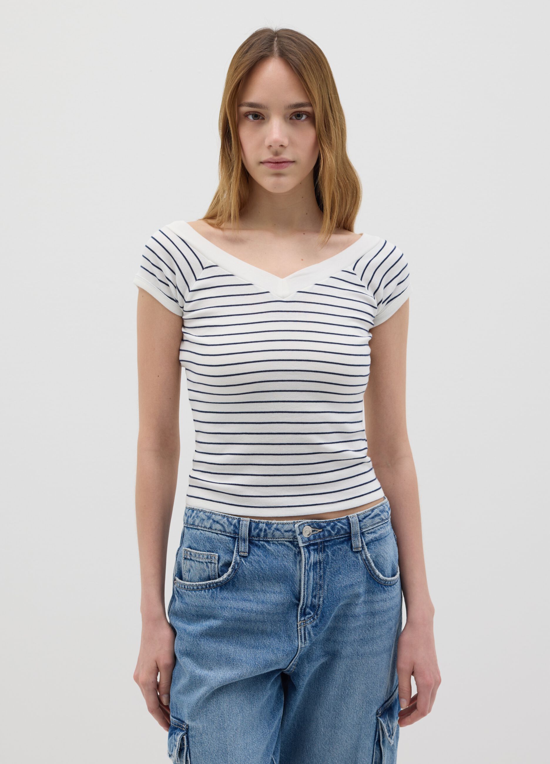 Women’s multicoloured fitted T-shirt in 100% cotton with V neck