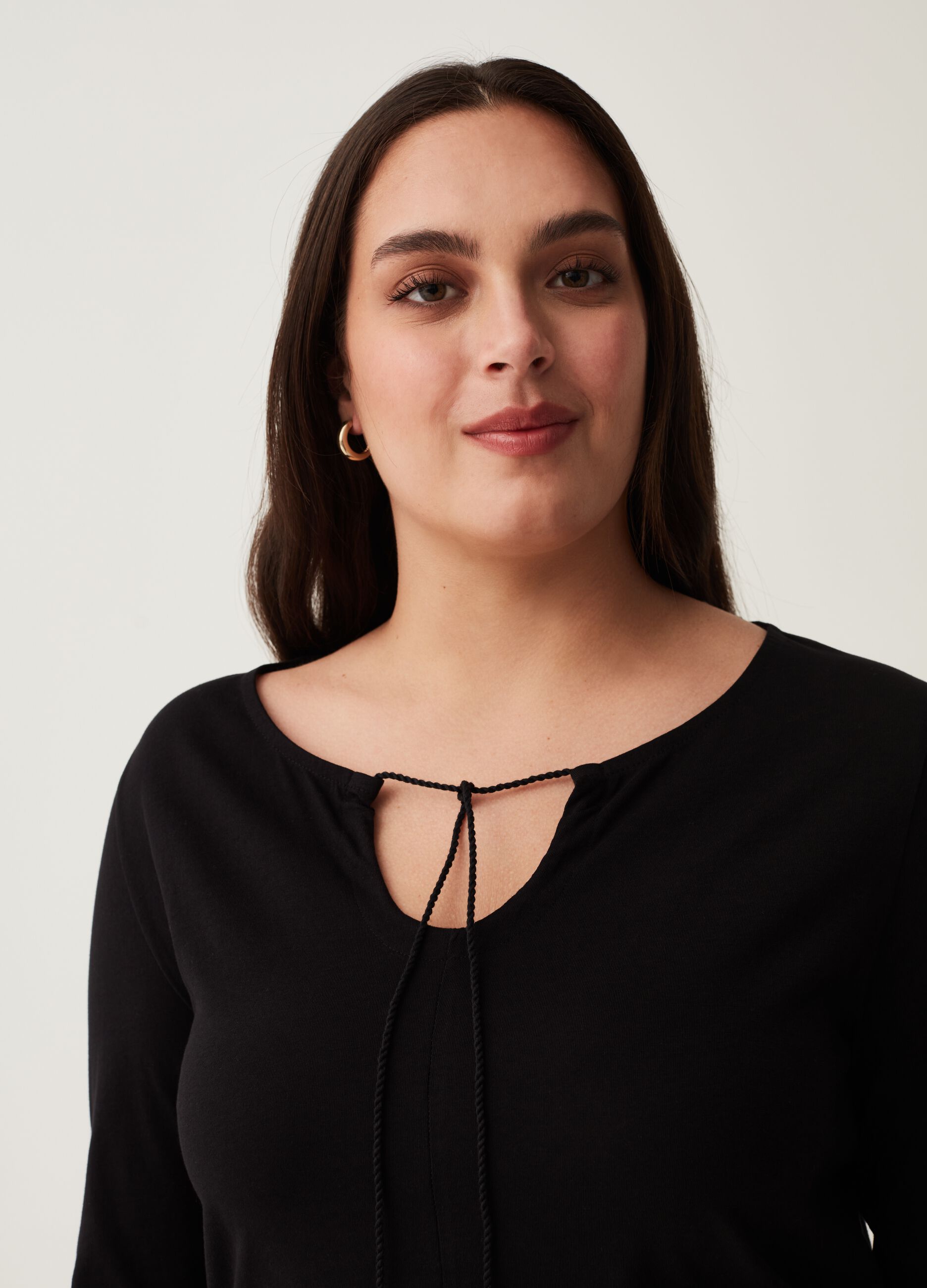 T-shirt a maniche lunghe con laccetto Curvy_1