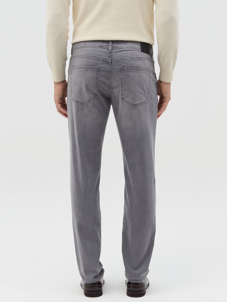 Slim-fit jeans with five pockets_3