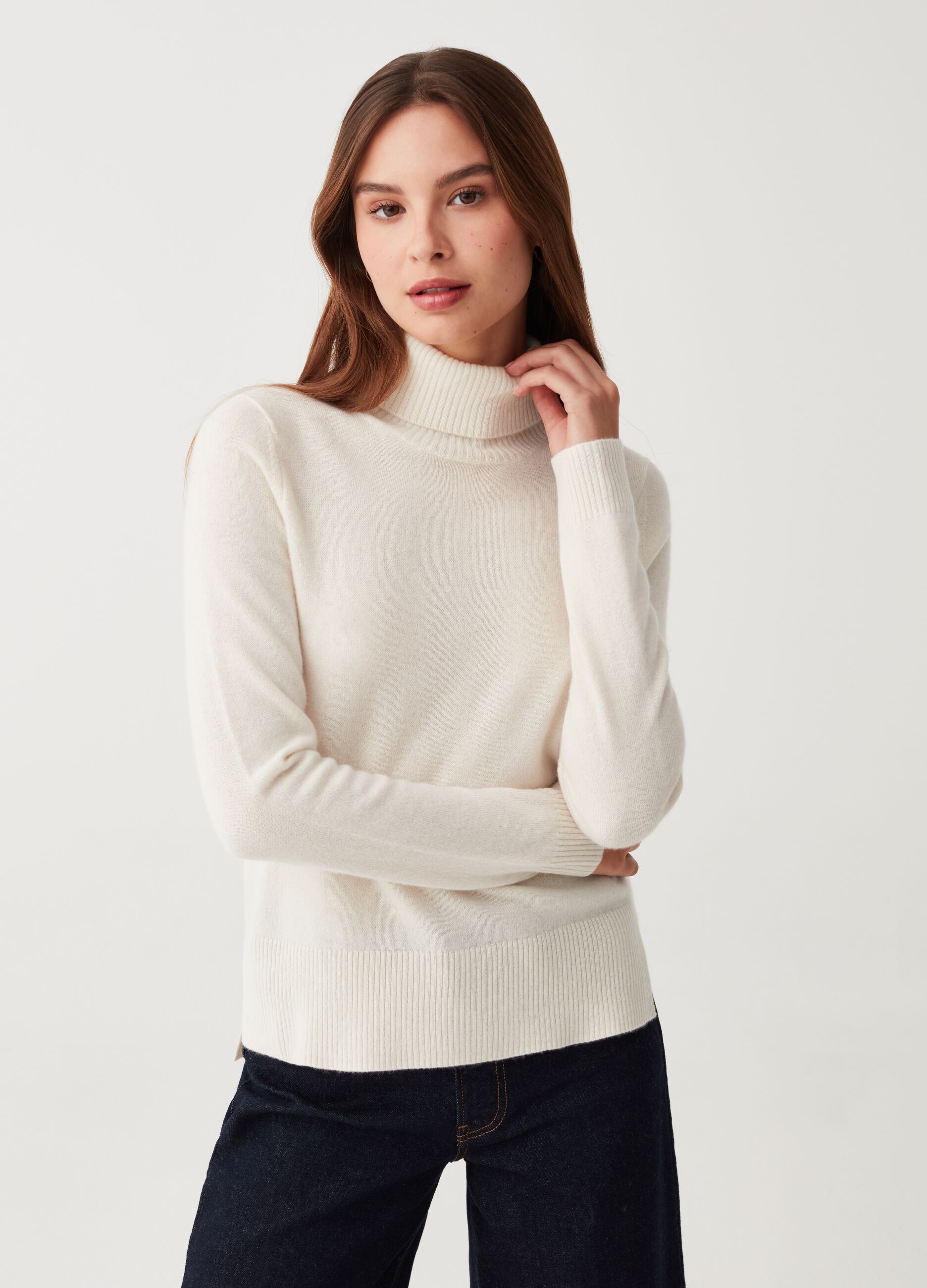 Pullover collo shop alto bianco