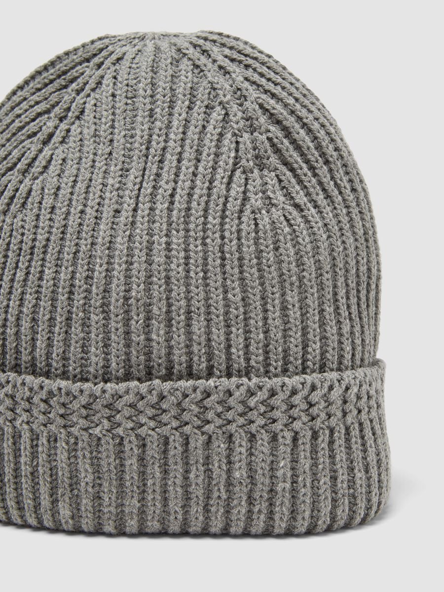 Berretto grigio in misto cotone a coste_2
