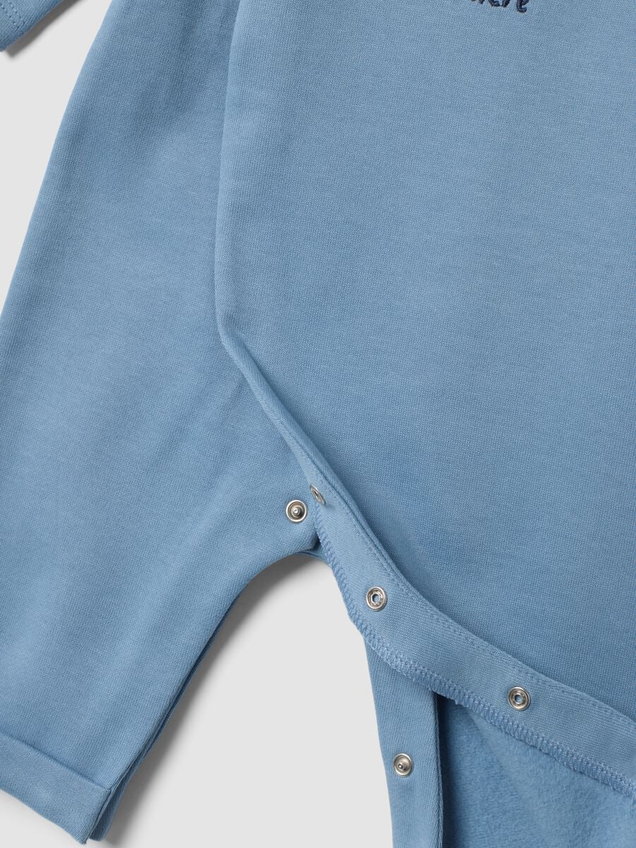 Sky-blue organic cotton baby sleepsuit with embroidery_3