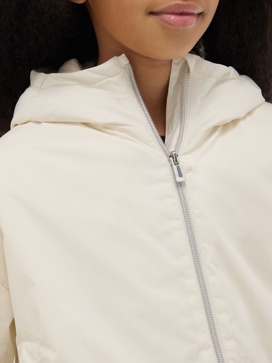 White padded regular fit jacket with hood for girls_2