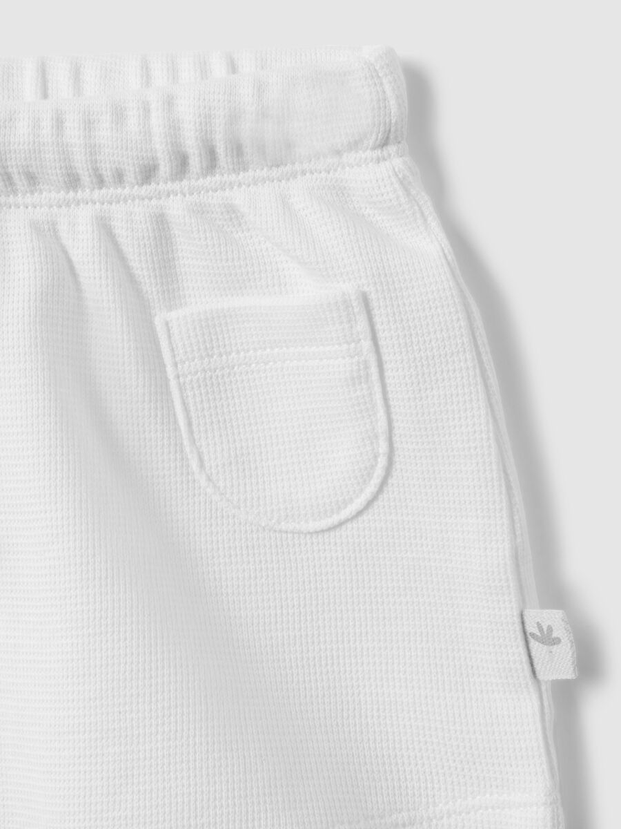 Set maglia shorts in puro cotone bianco da neonato_2