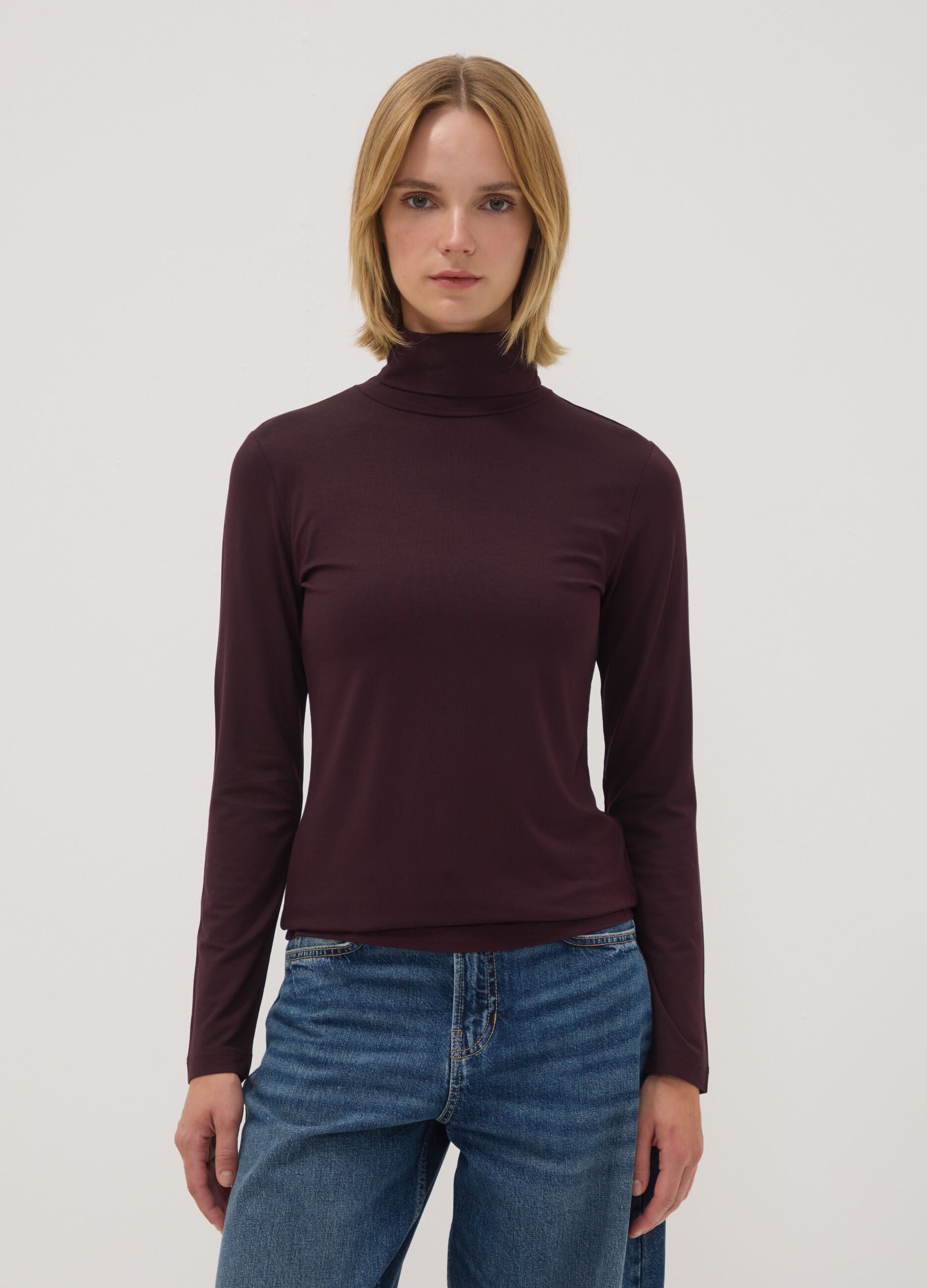 Purple stretch viscose top with raised collar, regular fit