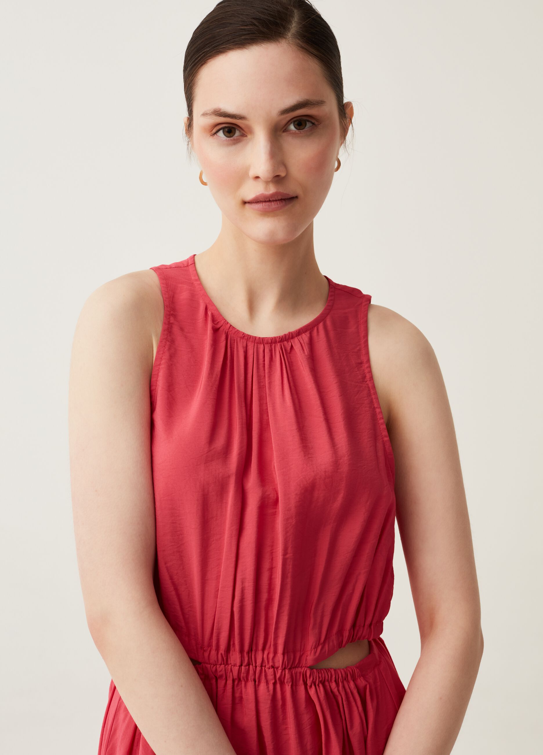 Abito lungo in satin con dettagli cut out_1