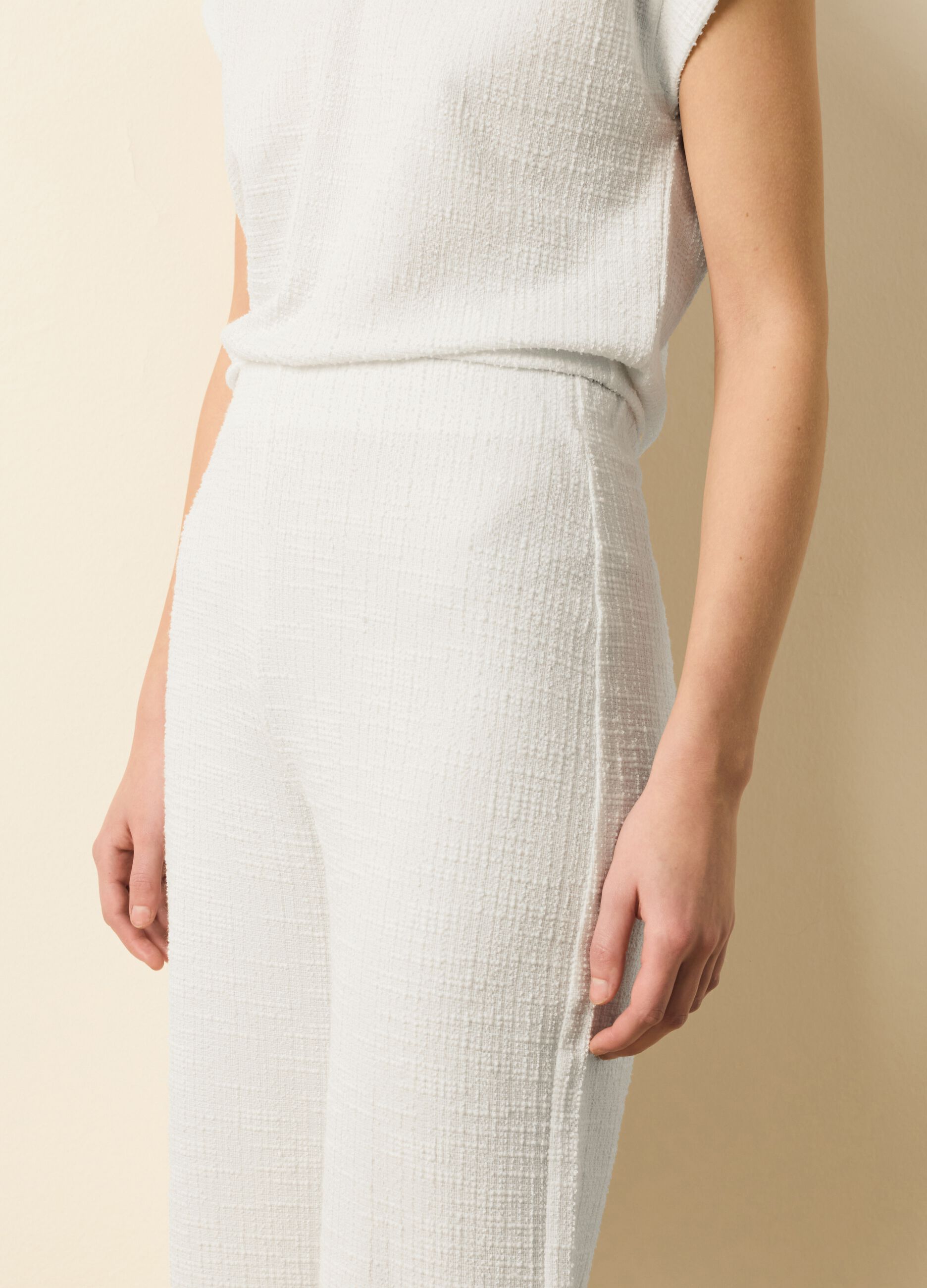 Wide-leg trousers with woven design