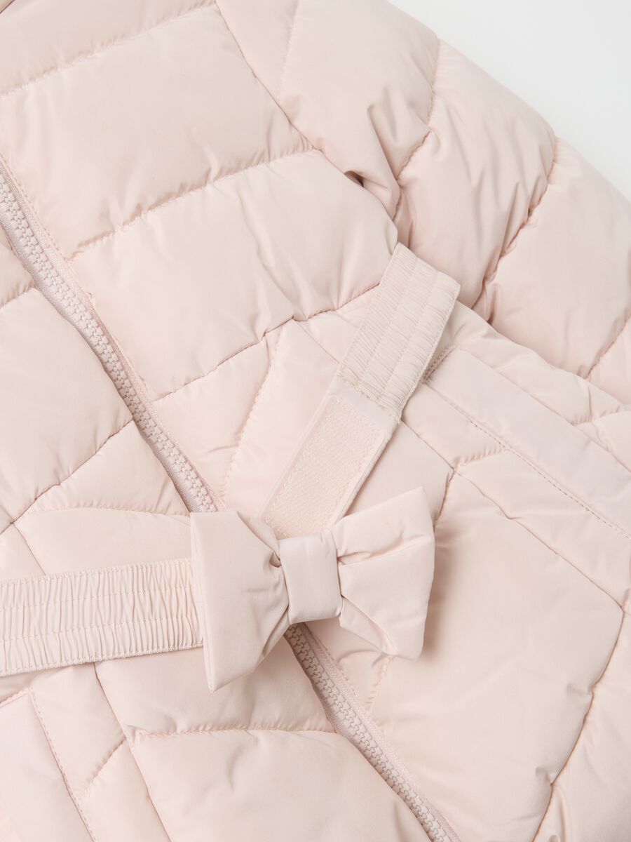 Giacca imbottita rosa da bimba regular fit con cappuccio e cintura_3