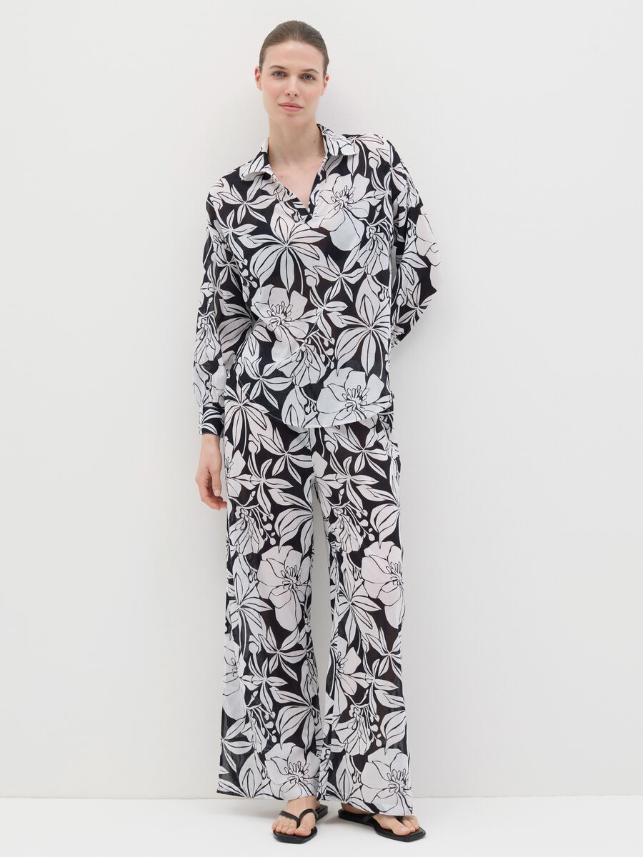 Long beach cover-up trousers with flowers in cotton_0