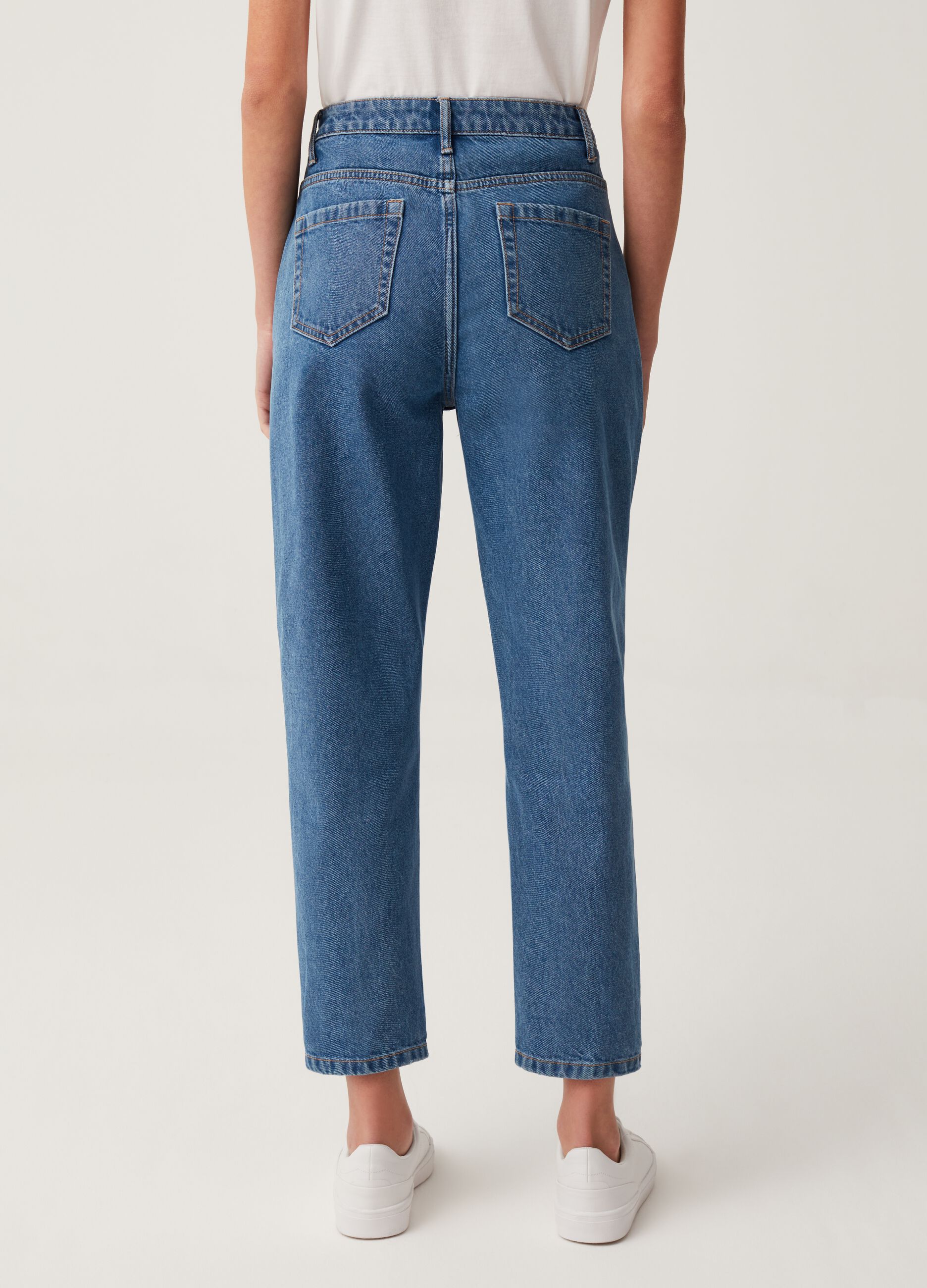 Slouchy jeans with darts