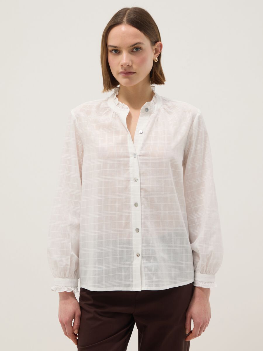 Camicia in puro cotone bianca regular fit con motivo a quadri_0
