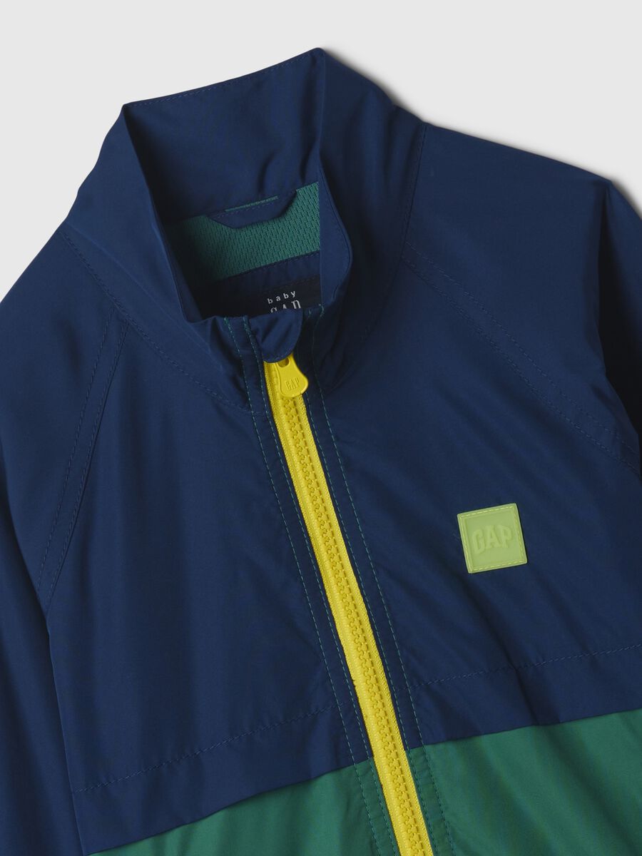 Two-tone windbreaker with logo patch_2