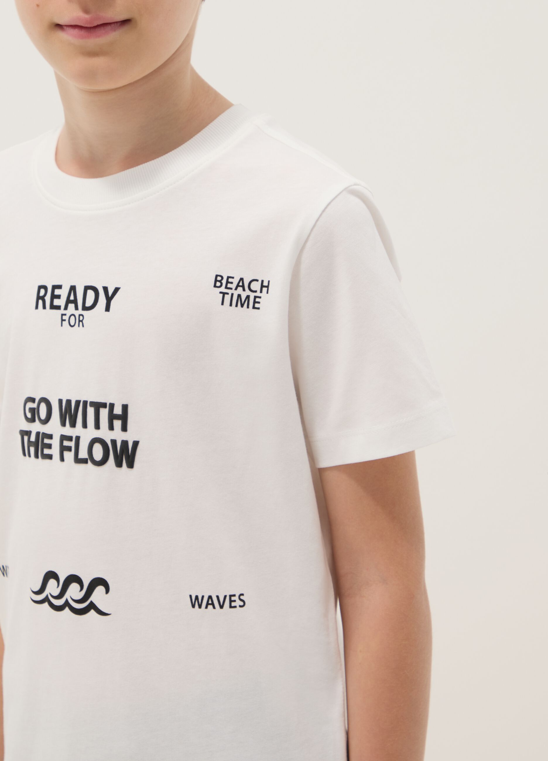 White pure cotton regular-fit boys&rsquo; T-shirt with prints