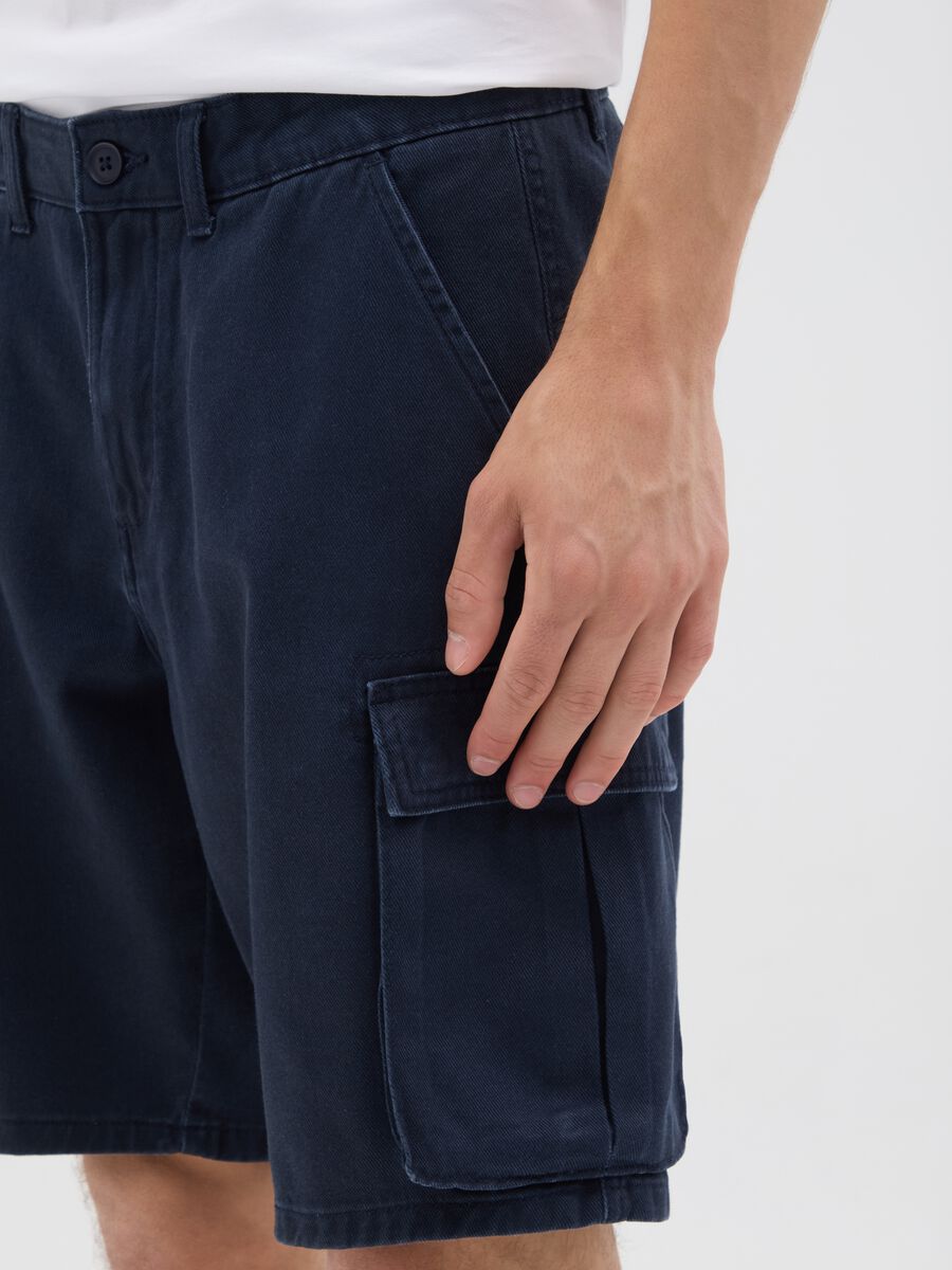 Bermuda da uomo in puro cotone blu regular fit_2