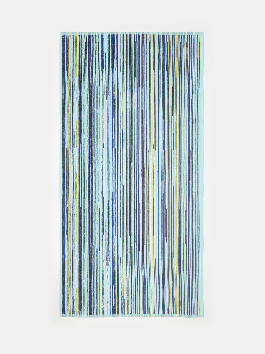 Bath towel with striped pattern_0