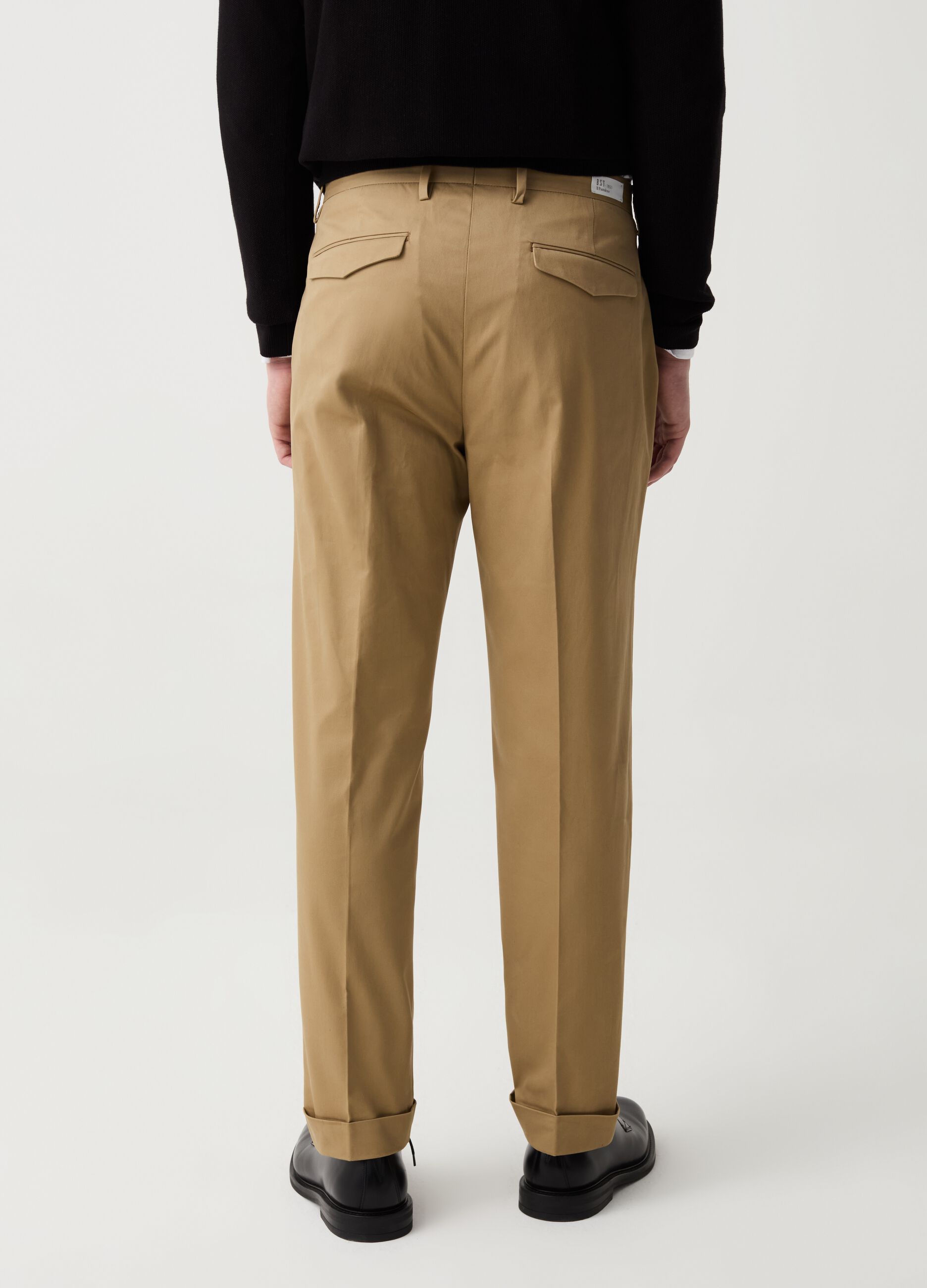 Pantaloni chino comfort fit con pinces B.ST 1957