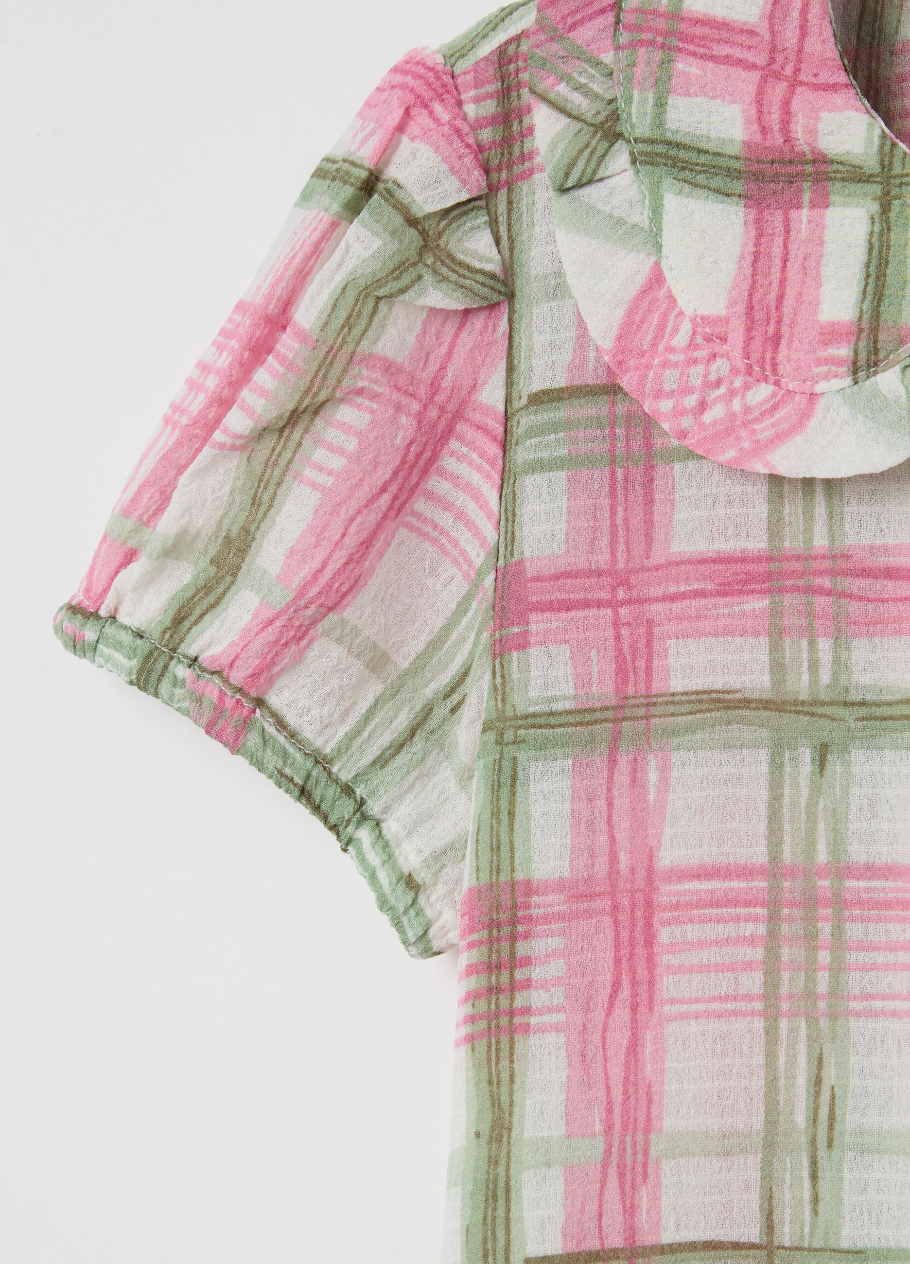 Short-sleeved shirt with check pattern